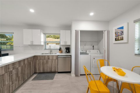 Commercial property in Miami, Florida 168.71 sq.m. № 1949572 - photo 7