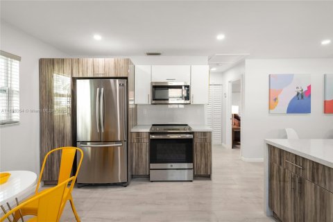 Commercial property in Miami, Florida 168.71 sq.m. № 1949572 - photo 9