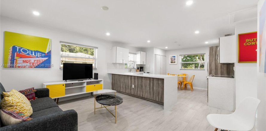 Commercial property in Miami, Florida 168.71 sq.m. № 1949572