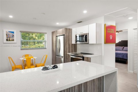 Commercial property in Miami, Florida 168.71 sq.m. № 1949572 - photo 10