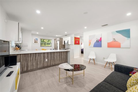 Commercial property in Miami, Florida 168.71 sq.m. № 1949572 - photo 2