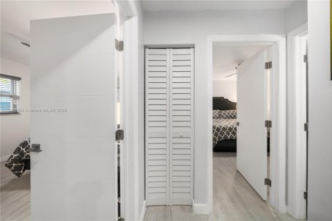 Commercial property in Miami, Florida 168.71 sq.m. № 1949572 - photo 29