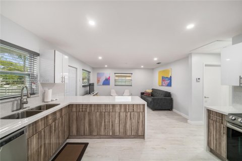 Commercial property in Miami, Florida 168.71 sq.m. № 1949572 - photo 20