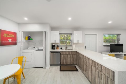 Commercial property in Miami, Florida 168.71 sq.m. № 1949572 - photo 21