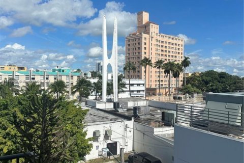 Condo in Miami Beach, Florida, 1 bedroom  № 1921763 - photo 2