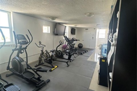 Condo in Miami Beach, Florida, 1 bedroom  № 1921763 - photo 18