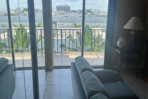 Condo in Miami Beach, Florida, 1 bedroom  № 1921763 - photo 8