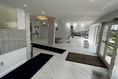 Condo in Miami Beach, Florida, 1 bedroom  № 1921763 - photo 6