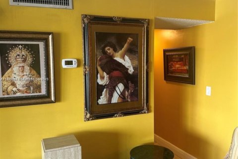 Condo in Miami Beach, Florida, 1 bedroom  № 1921763 - photo 10