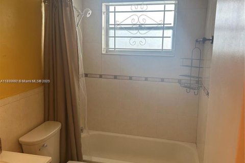 Condo in Miami Beach, Florida, 1 bedroom  № 1921763 - photo 13