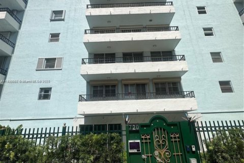Condo in Miami Beach, Florida, 1 bedroom  № 1921763 - photo 3