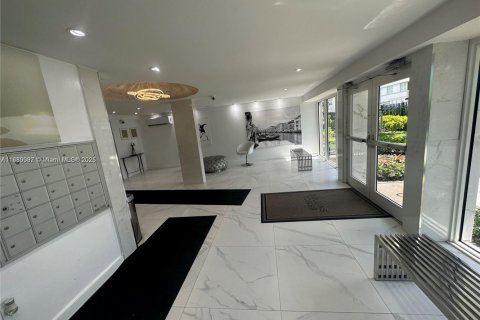 Condo in Miami Beach, Florida, 1 bedroom  № 1921763 - photo 5