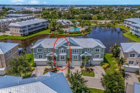 Townhouse in Placida, Florida 3 bedrooms, 209.49 sq.m. № 1914683 - photo 1
