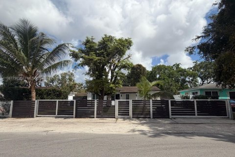 Купить виллу или дом в Майами, Флорида 4 спальни, 114.73м2, № 2050754 - фото 2