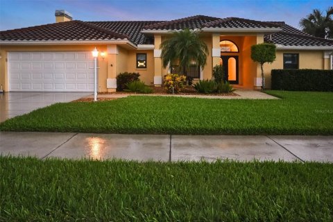 House in Venice, Florida 3 bedrooms, 215.44 sq.m. № 2284913