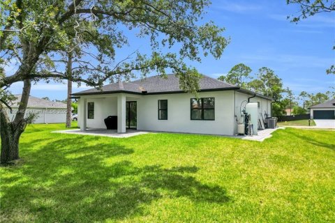 House in Lehigh Acres, Florida 3 bedrooms № 1889175 - photo 6