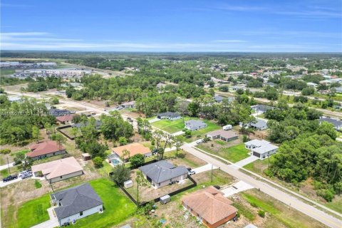 House in Lehigh Acres, Florida 3 bedrooms № 1889175 - photo 11