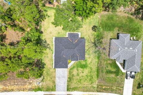 House in Lehigh Acres, Florida 3 bedrooms № 1889175 - photo 10