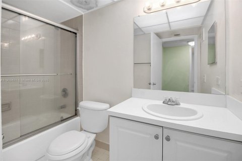 Купить кондоминиум в Дорал, Флорида 1 спальня, 65.96м2, № 1952831 - фото 13