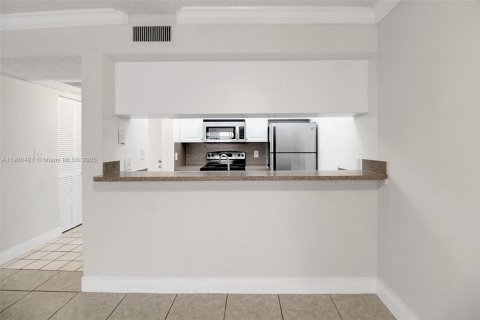 Купить кондоминиум в Дорал, Флорида 1 спальня, 65.96м2, № 1952831 - фото 8