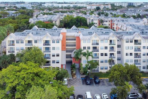 Купить кондоминиум в Дорал, Флорида 1 спальня, 65.96м2, № 1952831 - фото 1