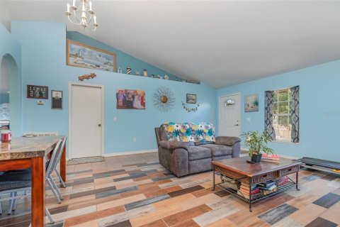 Casa en venta en Fruitland Park, Florida, 4 dormitorios, 197.79 m2 № 1853507 - foto 7
