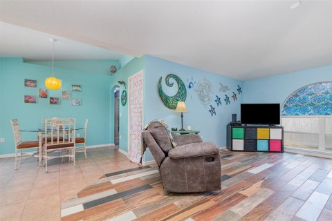 Casa en venta en Fruitland Park, Florida, 4 dormitorios, 197.79 m2 № 1853507 - foto 4