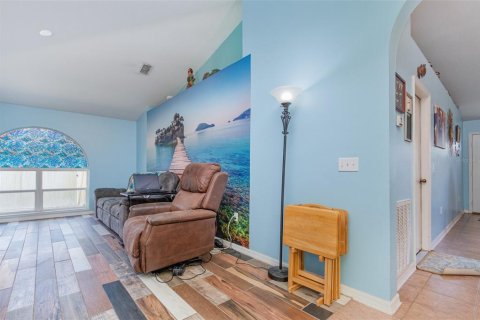 Casa en venta en Fruitland Park, Florida, 4 dormitorios, 197.79 m2 № 1853507 - foto 9