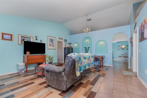 Casa en venta en Fruitland Park, Florida, 4 dormitorios, 197.79 m2 № 1853507 - foto 8
