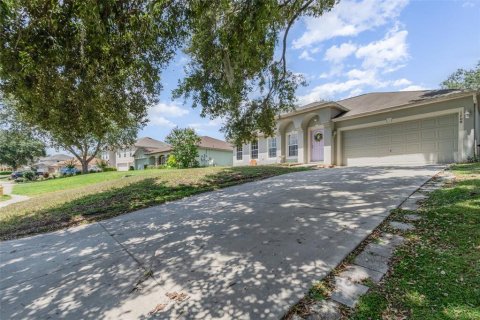 Casa en venta en Fruitland Park, Florida, 4 dormitorios, 197.79 m2 № 1853507 - foto 2