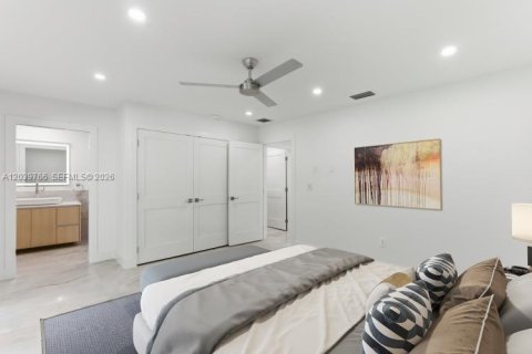 House in Miami, Florida 5 bedrooms, 212.28 sq.m. № 2188882 - photo 16
