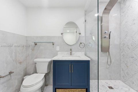 House in Miami, Florida 5 bedrooms, 212.28 sq.m. № 2188882 - photo 23
