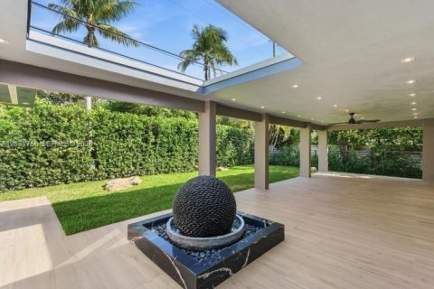 House in Miami, Florida 5 bedrooms, 212.28 sq.m. № 2188882 - photo 9