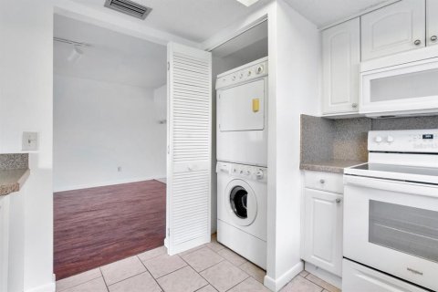 Condo in Ocala, Florida, 2 bedrooms  № 1441014 - photo 11