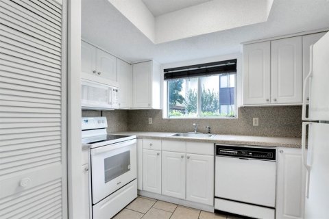 Condo in Ocala, Florida, 2 bedrooms  № 1441014 - photo 9