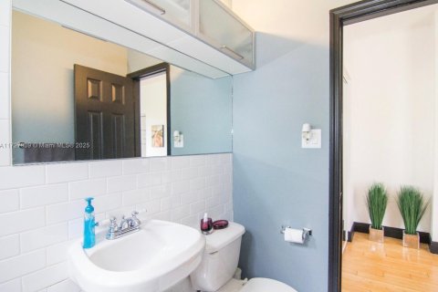 Condominio en venta en Miami Beach, Florida, 51.47 m2 № 1703839 - foto 18