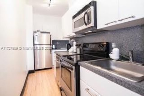 Condominio en venta en Miami Beach, Florida, 51.47 m2 № 1703839 - foto 2
