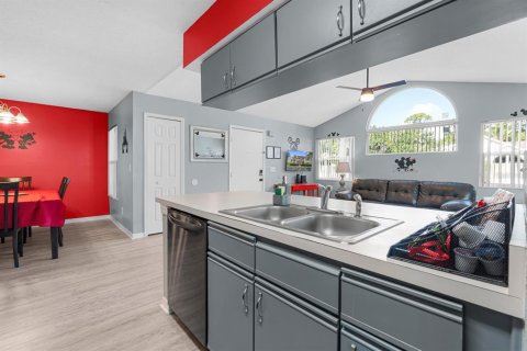 Condo in Kissimmee, Florida, 2 bedrooms  № 2384103 - photo 10
