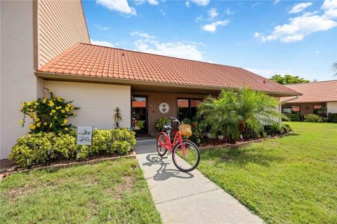 Casa en venta en Sarasota, Florida, 2 dormitorios, 147.9 m2 № 2097457 - foto 2