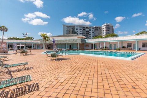 Condo in Miami, Florida, 1 bedroom  № 1683988 - photo 27