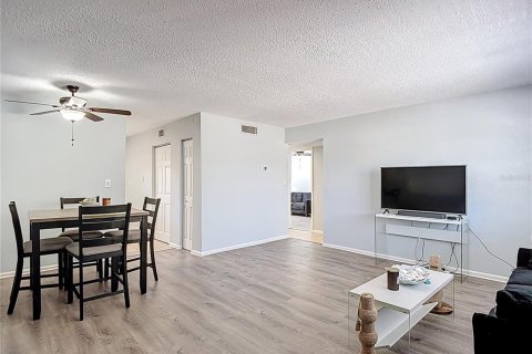 Copropriété à vendre à Tampa, Floride: 2 chambres, 83.52 m2 № 2218001 - photo 2