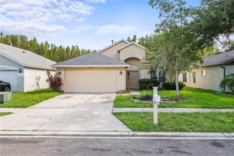 House in Wesley Chapel, Florida 4 bedrooms, 160.72 sq.m. № 1824157 - photo 3