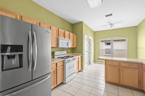 House in Wesley Chapel, Florida 4 bedrooms, 160.72 sq.m. № 1824157 - photo 8