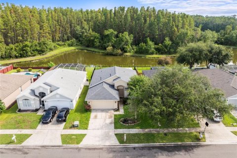 House in Wesley Chapel, Florida 4 bedrooms, 160.72 sq.m. № 1824157 - photo 4