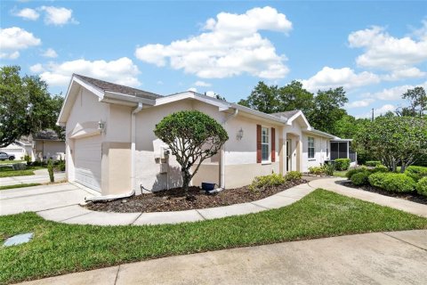 Condominio en venta en Plant City, Florida, 2 dormitorios, 125.98 m2 № 2099870 - foto 3