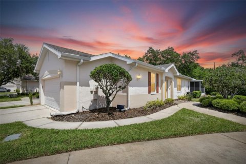 Condominio en Plant City, Florida, 2 dormitorios № 2099870