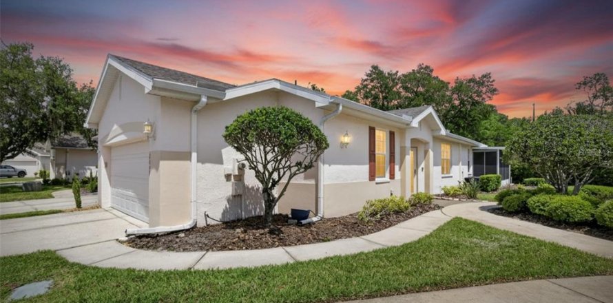 Condominio en Plant City, Florida, 2 dormitorios  № 2099870