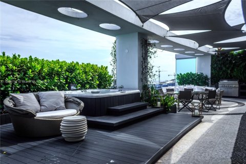 Condo in Miami, Florida, 3 bedrooms  № 1749896 - photo 2