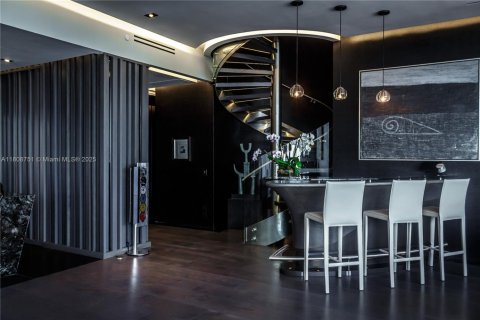 Condo in Miami, Florida, 3 bedrooms  № 1749896 - photo 15