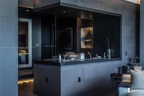 Condo in Miami, Florida, 3 bedrooms  № 1749896 - photo 19